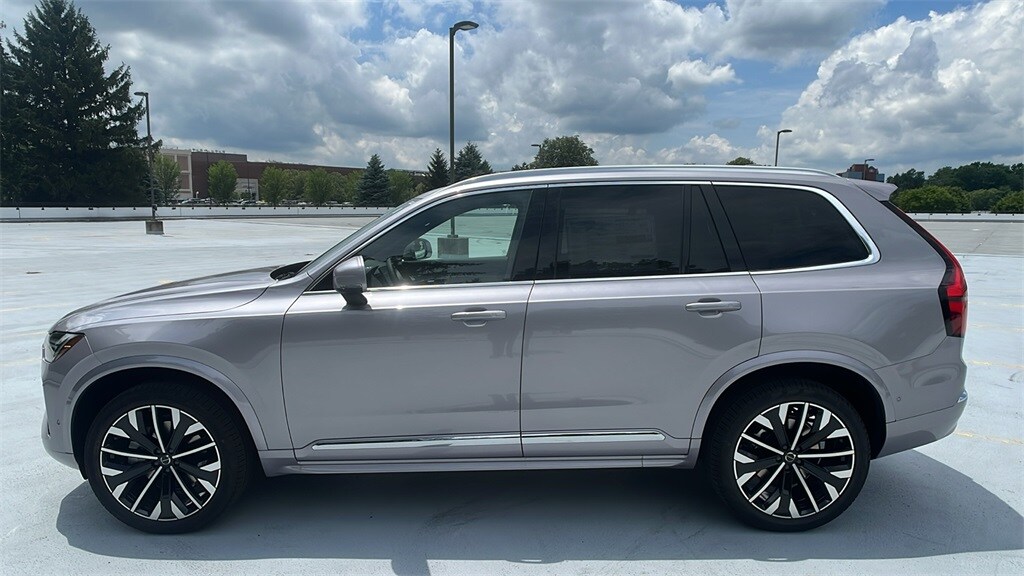 2026 Volvo XC90 Plus photo 2