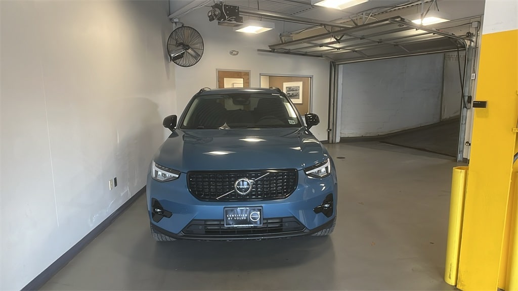 Certified 2024 Volvo XC40 B5 Plus Dark Theme SUV