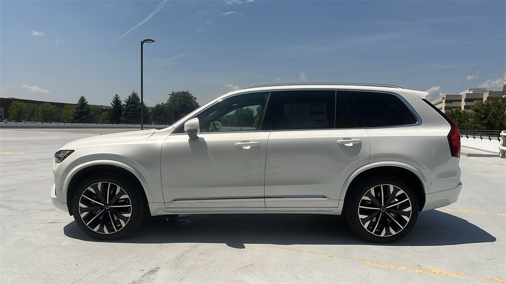 2026 Volvo XC90 Plus photo 2