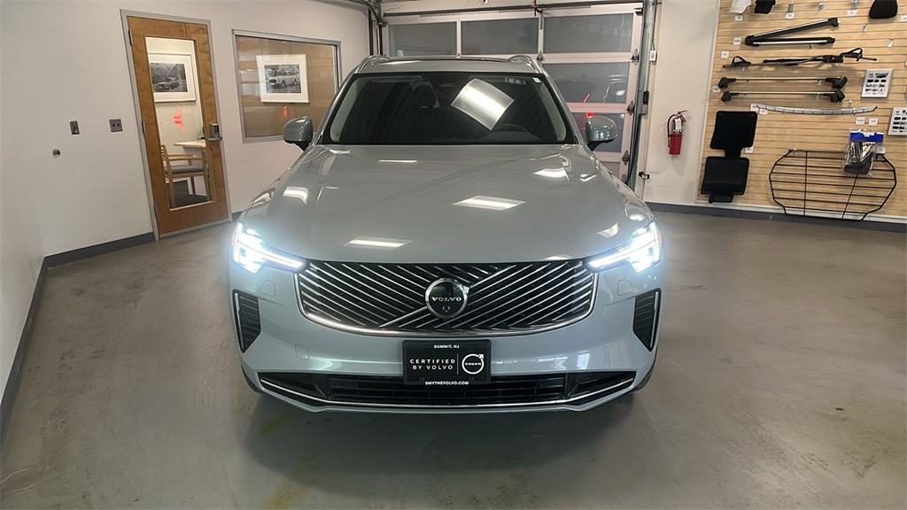 2025 Volvo XC90 Plus's photo