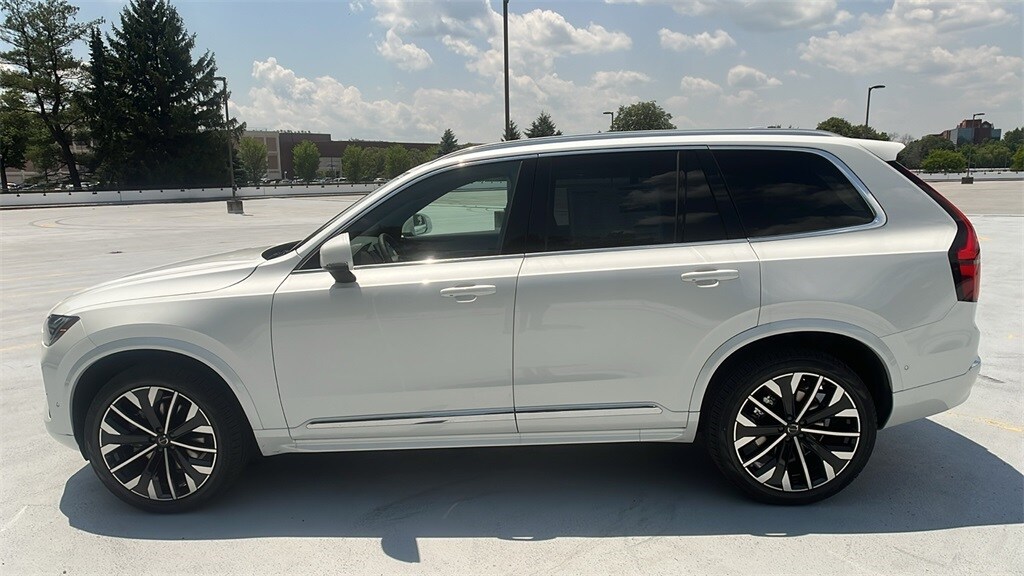 2026 Volvo XC90 Plus photo 2