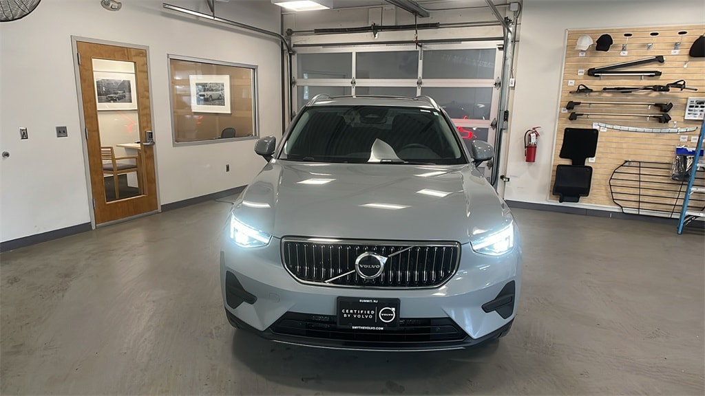 2025 Volvo XC40 Core's photo