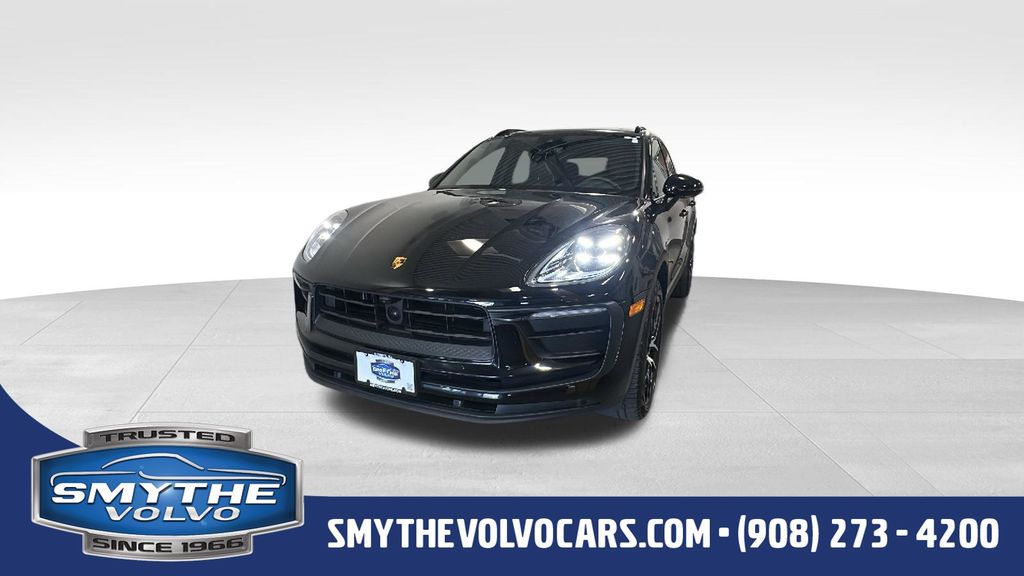 2022 Porsche Macan Base