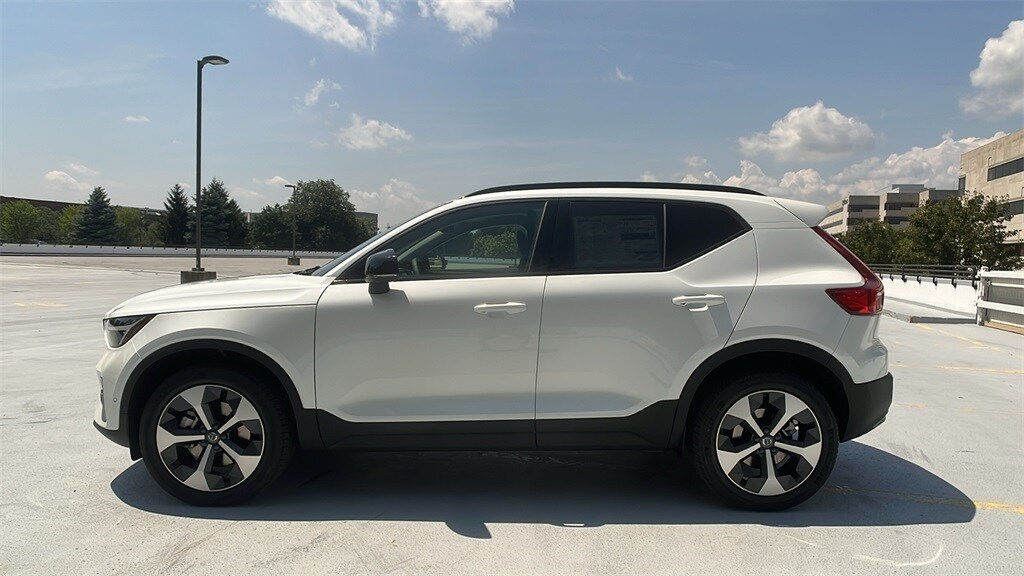 New 2026 Volvo XC40 B5 Plus SUV