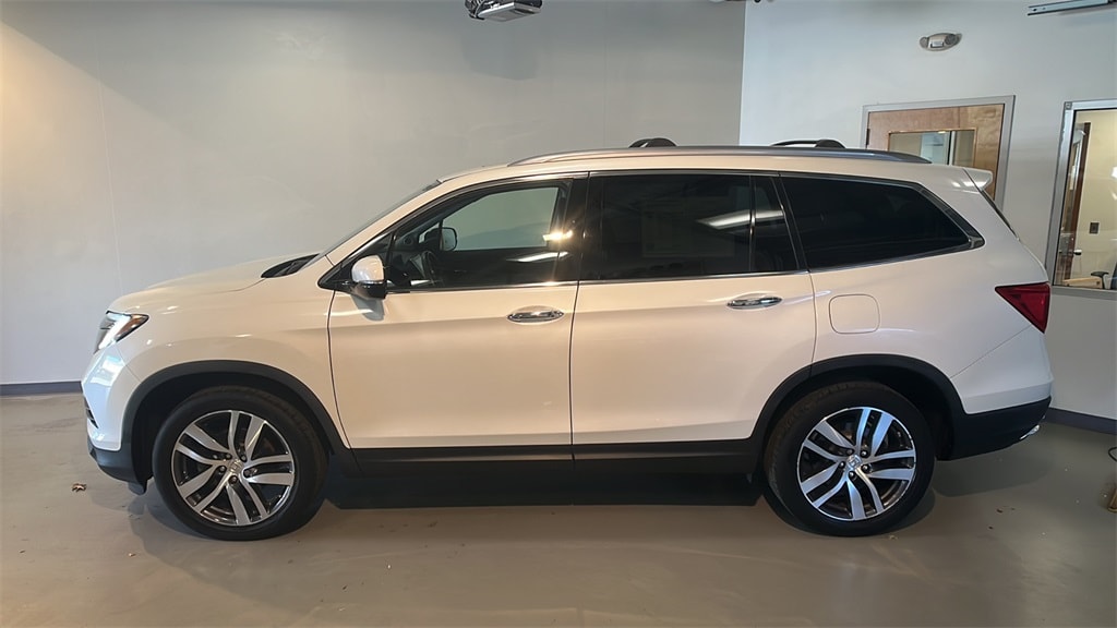 Used 2017 Honda Pilot Elite with VIN 5FNYF6H00HB060303 for sale in Summit, NJ