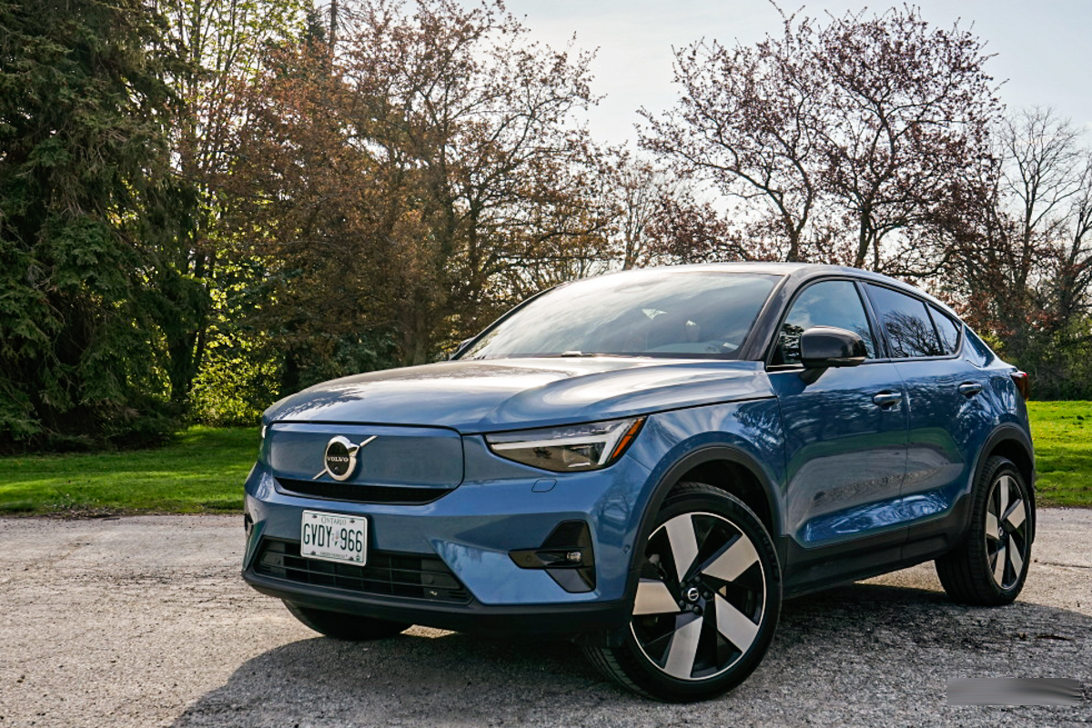 volvo electric cars 2023.png