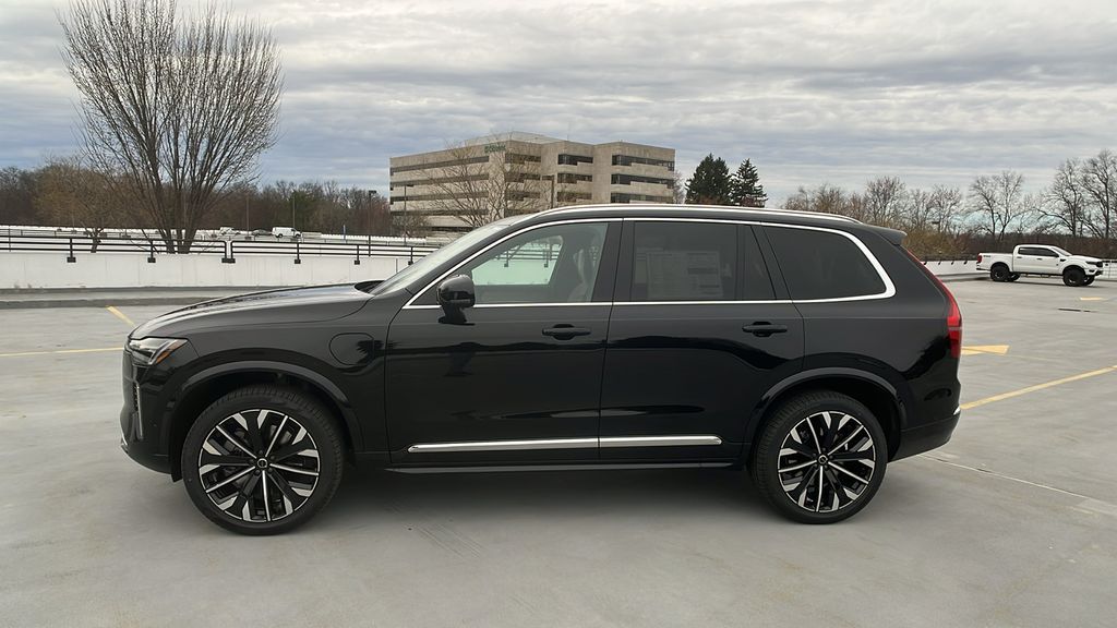 2026 Volvo XC90 Plus - Photo 2