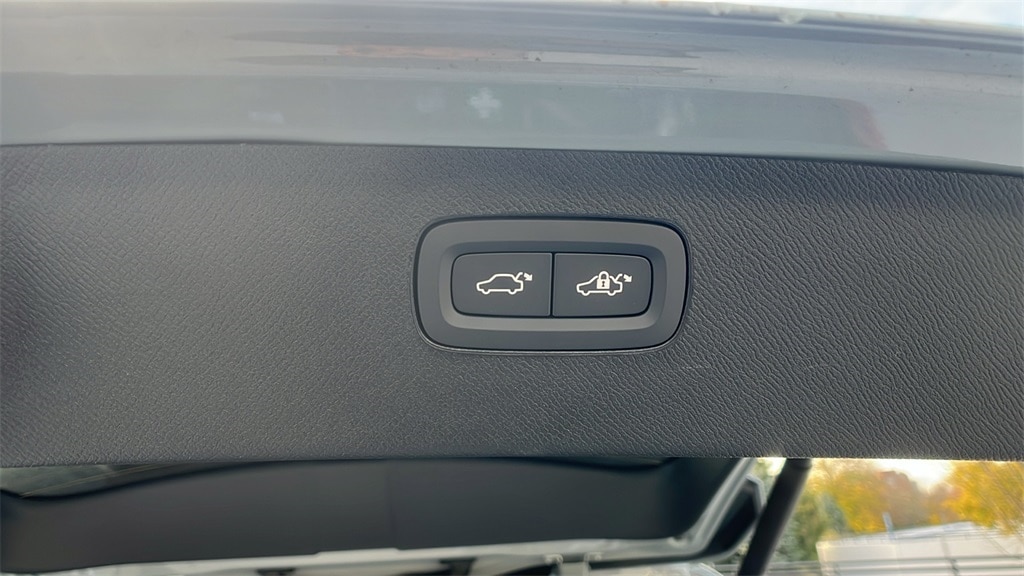 2026 Volvo XC90 Plus - Photo 8