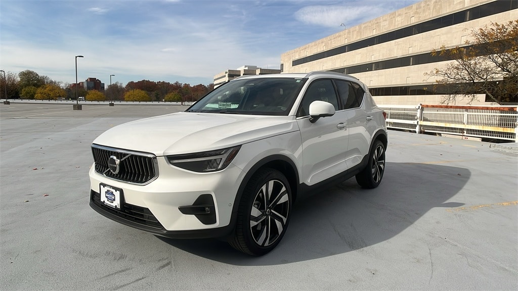 2025 Volvo XC40 Plus