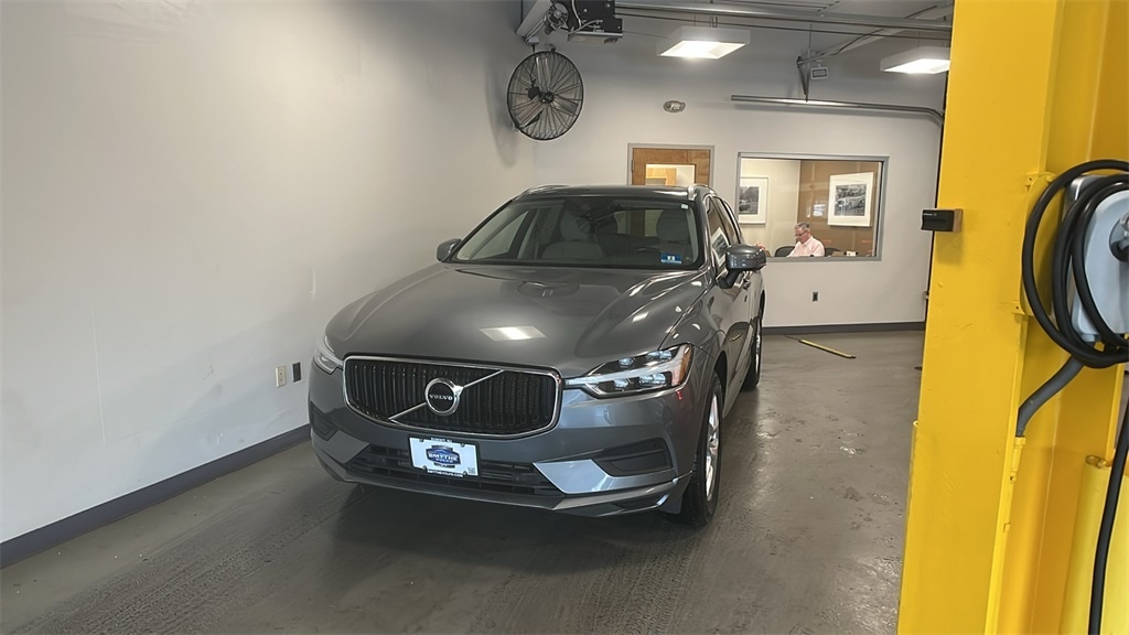 2020 Volvo XC60 Momentum's photo