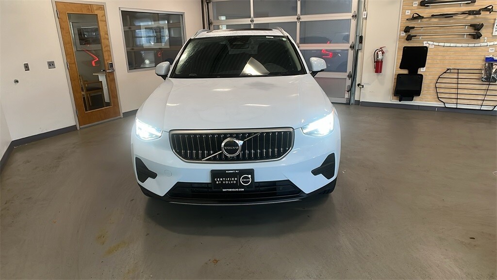 Certified 2025 Volvo XC40 B5 Core SUV