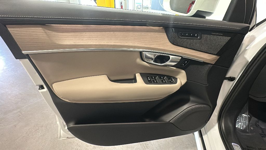 2026 Volvo XC90 Plus - Photo 14