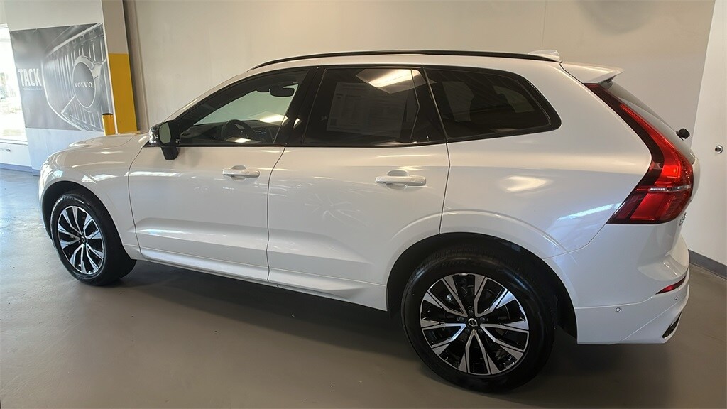 2025 Volvo XC60 B5 Plus photo 2