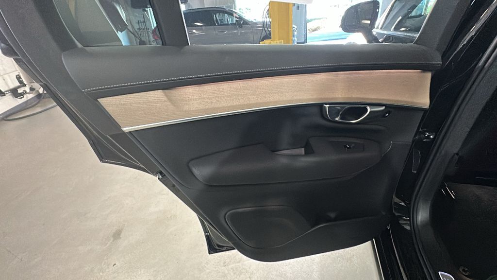 2026 Volvo XC90 Plus - Photo 10