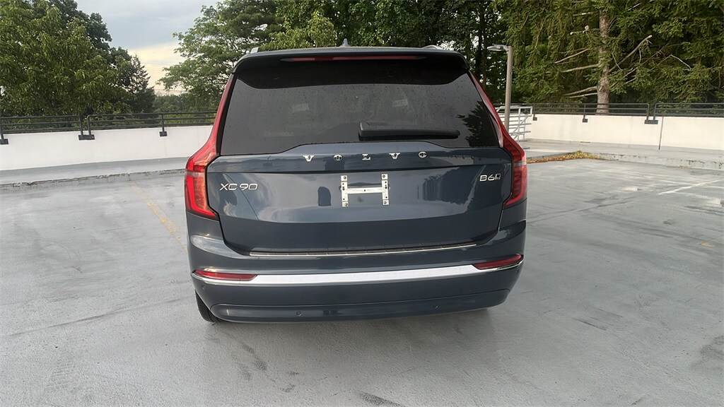 2026 Volvo XC90 Plus Black Edition photo 2