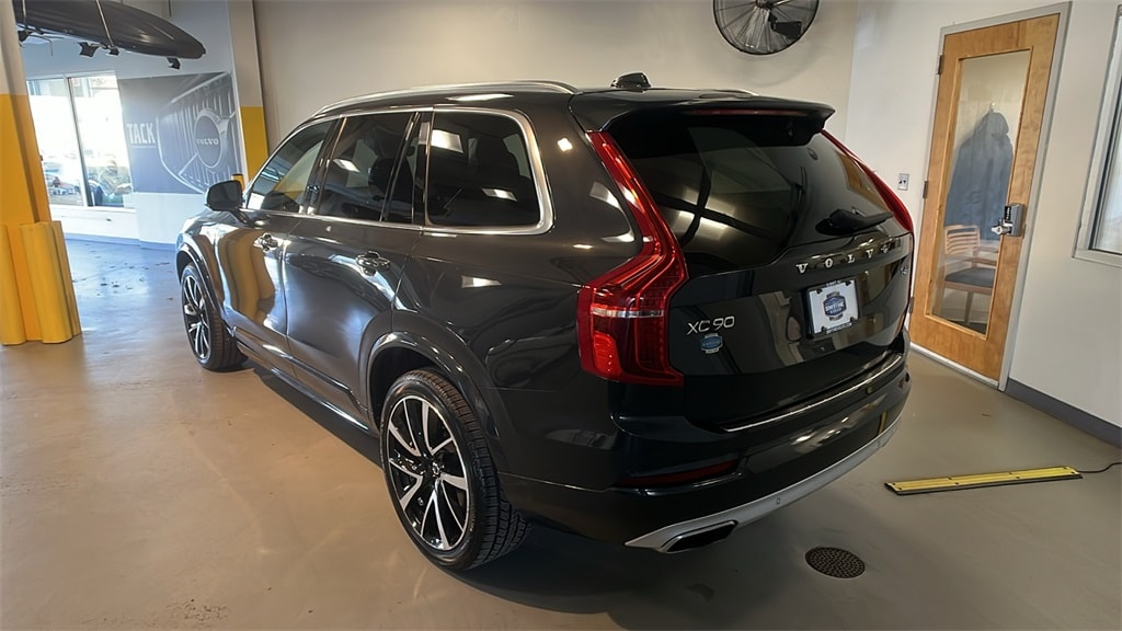 Used 2021 Volvo XC90 T6 Momentum SUV