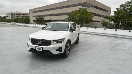 Pre-Owned 2025 Volvo XC40 B5 Plus Dark Theme SUV 250244L for Sale in Summit, NJ