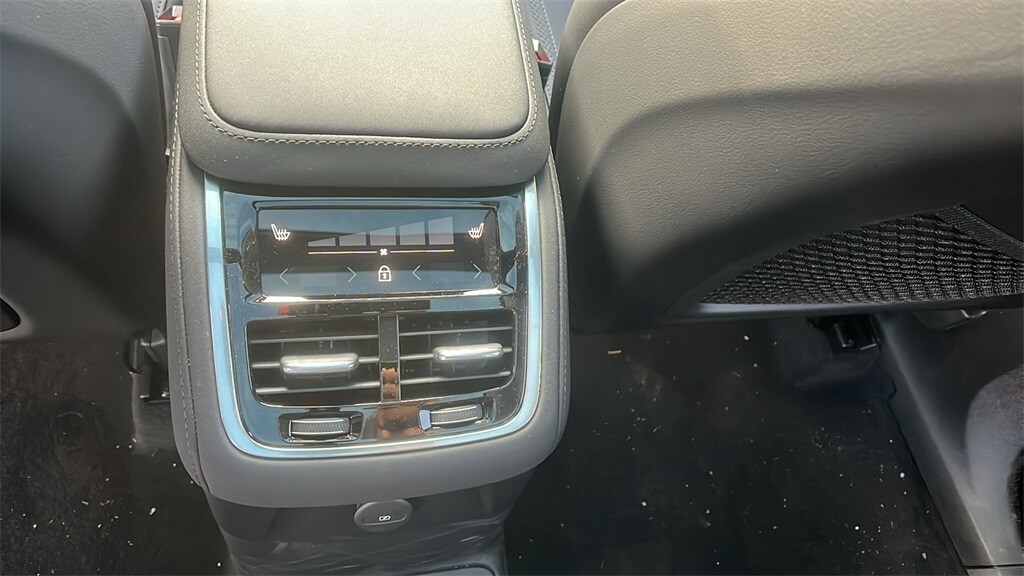 2026 Volvo XC90 Plus - Photo 11