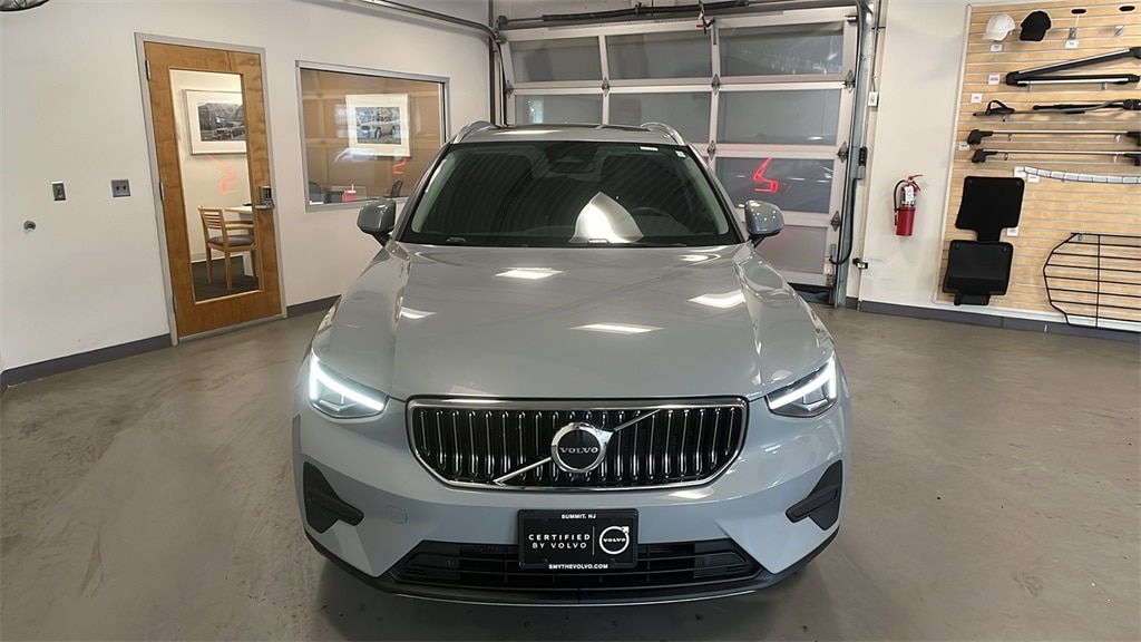2025 Volvo XC40 Core's photo