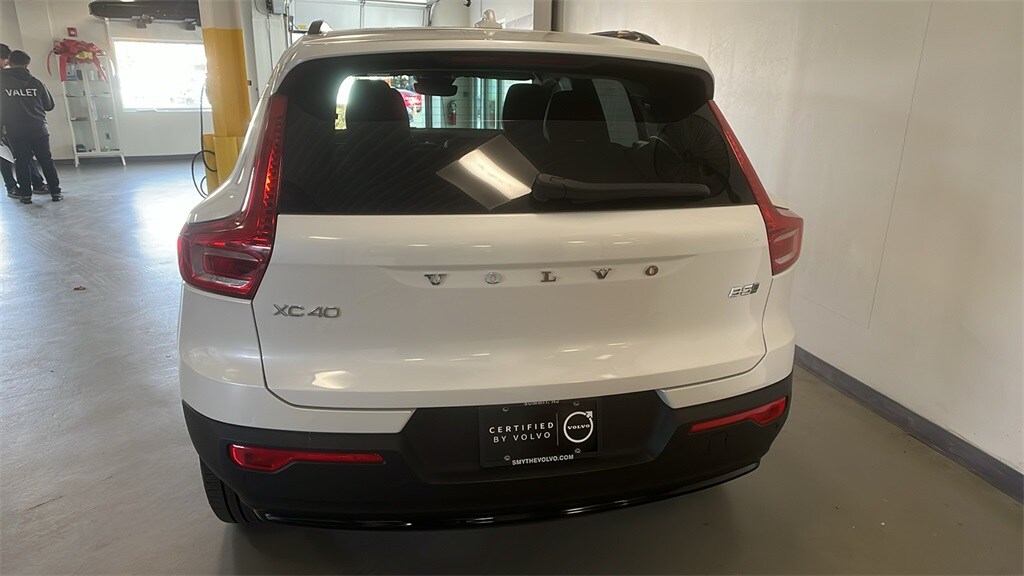 2025 Volvo XC40 Plus photo 3