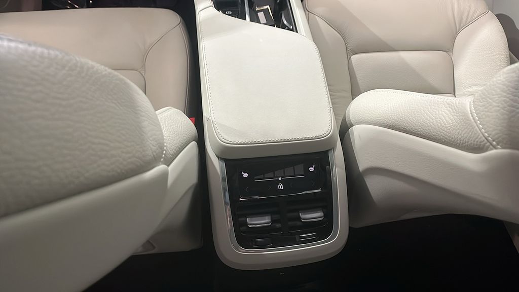 2024 Volvo XC90 Plus - Photo 15