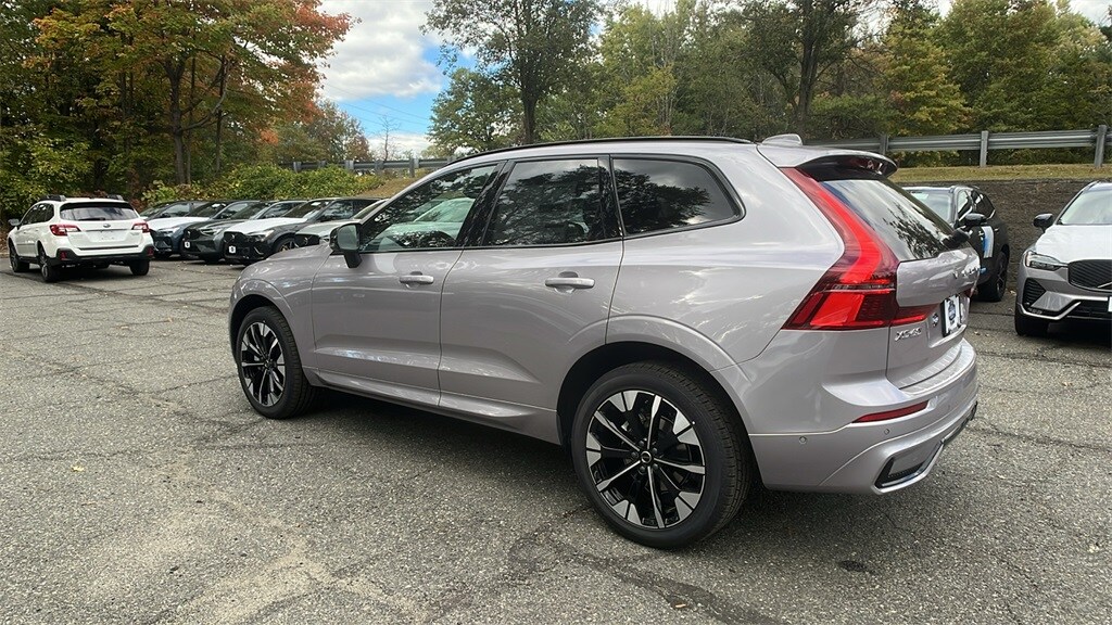 2026 Volvo XC60 B5 Plus photo 3