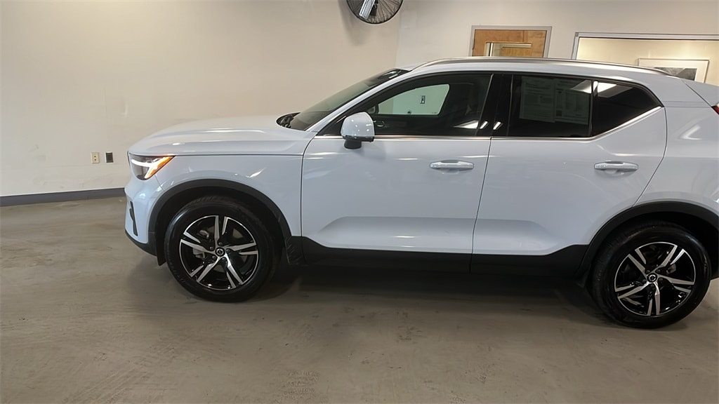 Certified 2025 Volvo XC40 B5 Core SUV