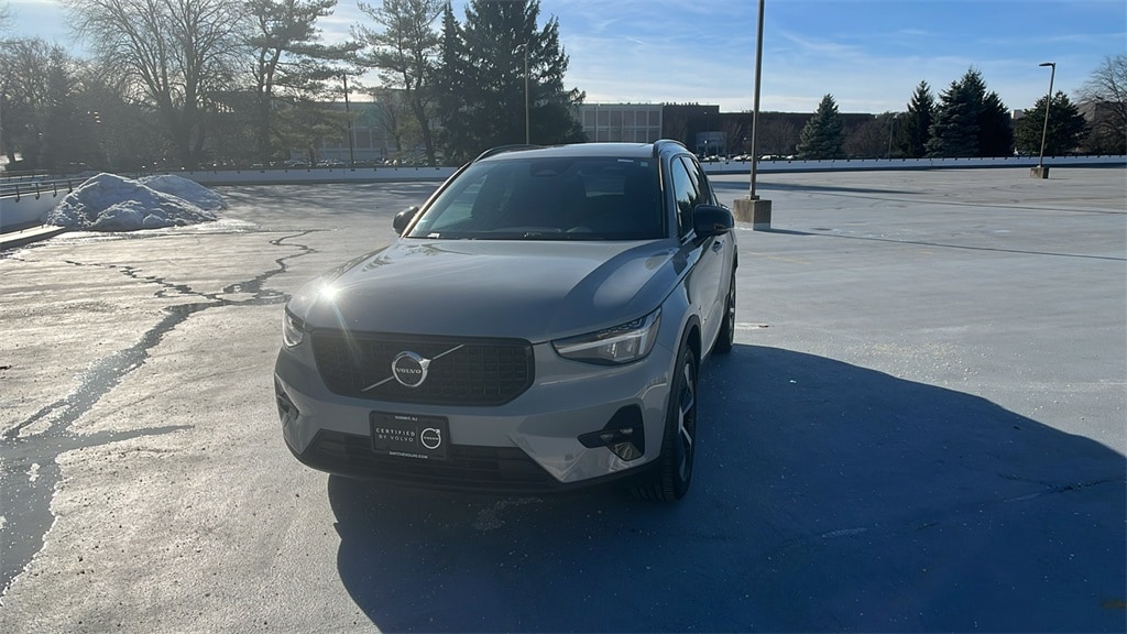 2025 Volvo XC40 Plus's photo