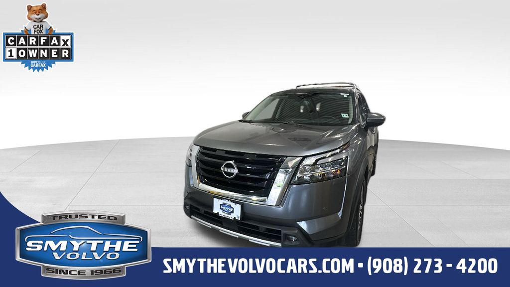 2022 Nissan Pathfinder Platinum 4WD's photo