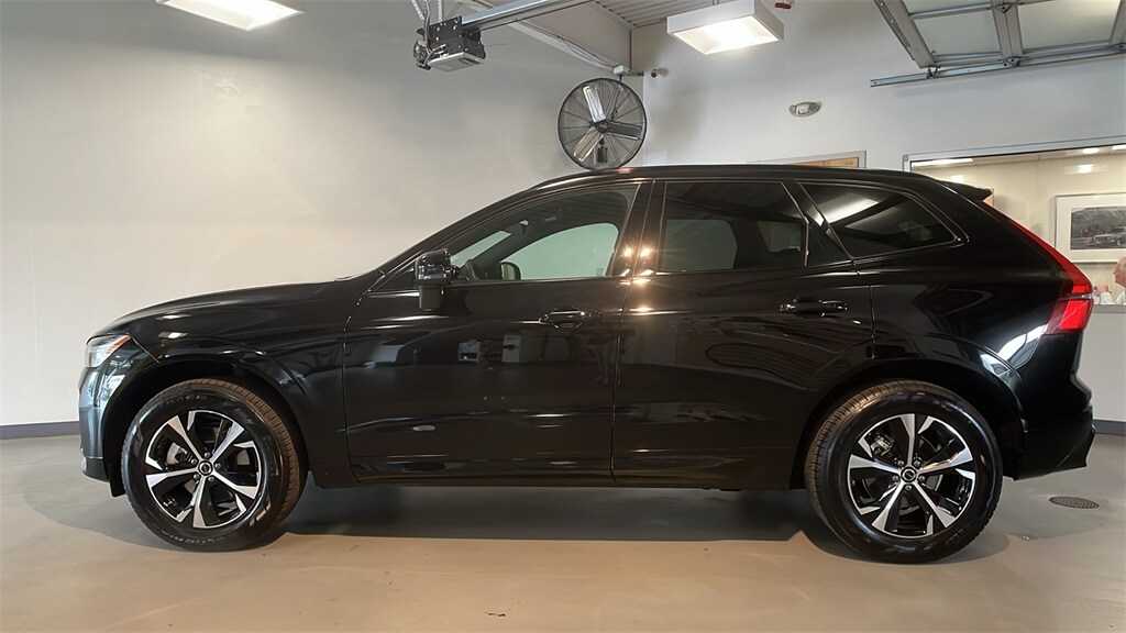 2026 Volvo XC60 B5 Core photo 2