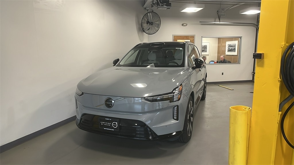 2025 Volvo EX90 Ultra's photo