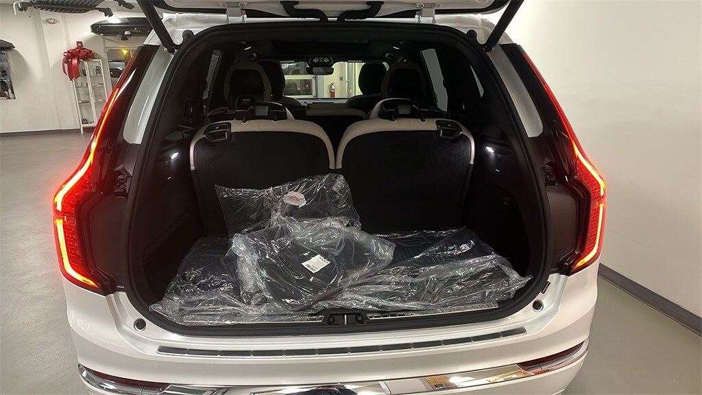 2026 Volvo XC90 Plus photo 3