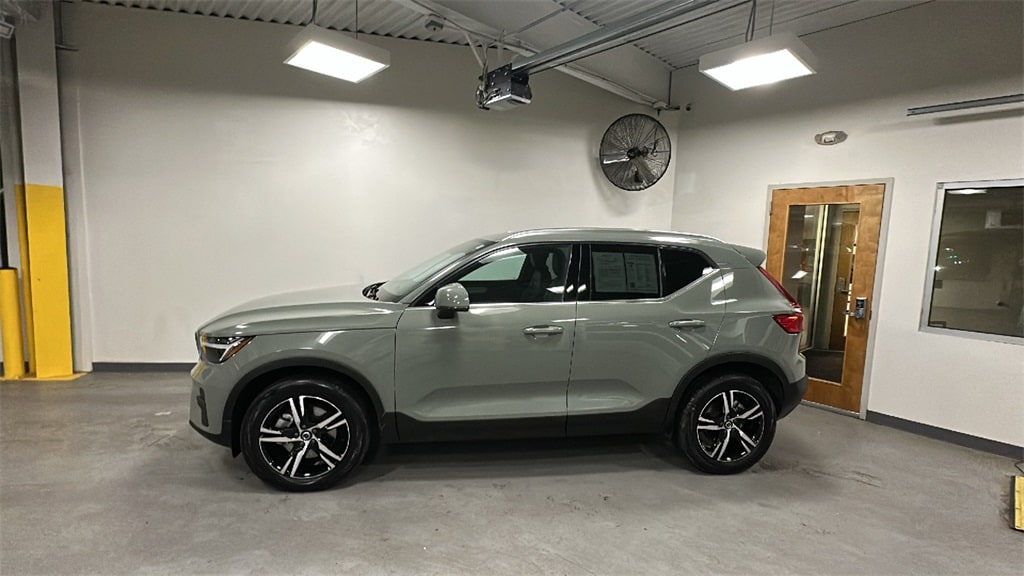 Certified 2025 Volvo XC40 B5 Core SUV