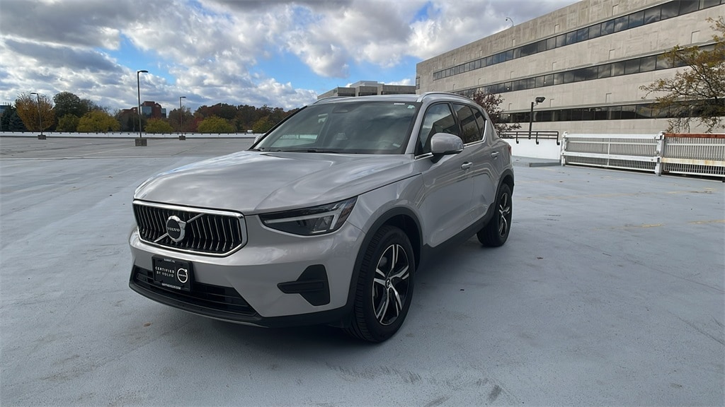 Certified 2025 Volvo XC40 B5 Core SUV
