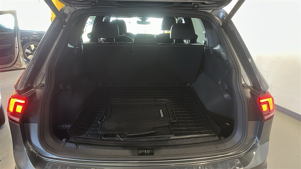 2022 Volkswagen Tiguan SEL Premium R-Line photo 4