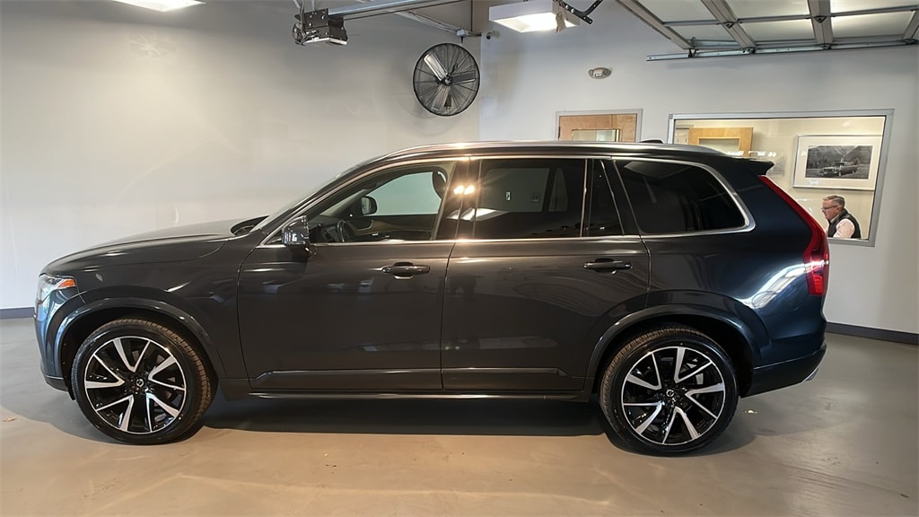 Used 2021 Volvo XC90 T6 Momentum SUV