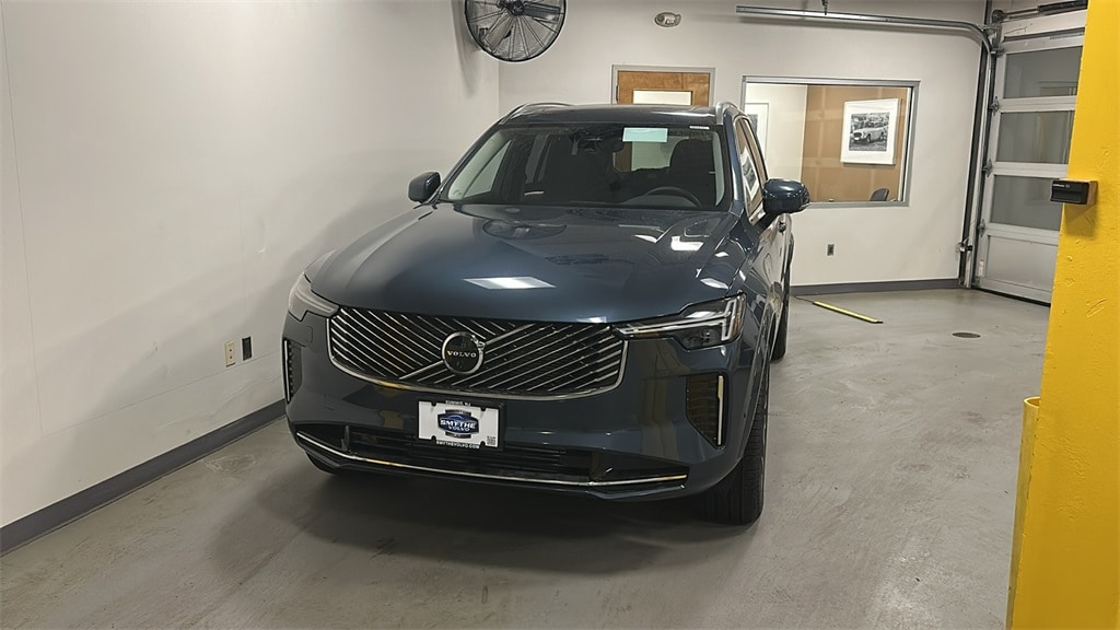 2026 Volvo XC90 Plus's photo