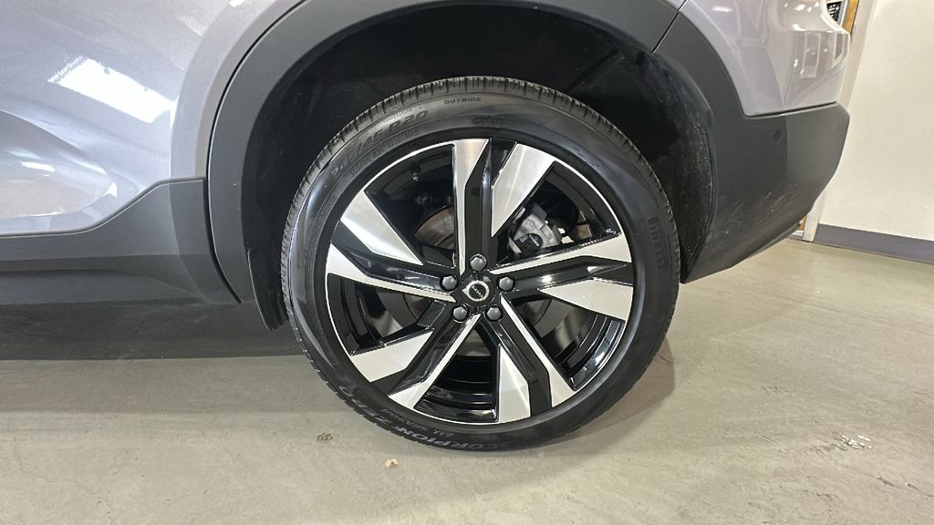 2026 Volvo XC40 Plus - Photo 11
