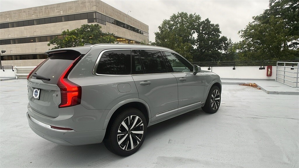 2026 Volvo XC90 Core photo 3