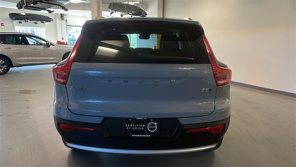 2025 Volvo XC40 Core photo 2