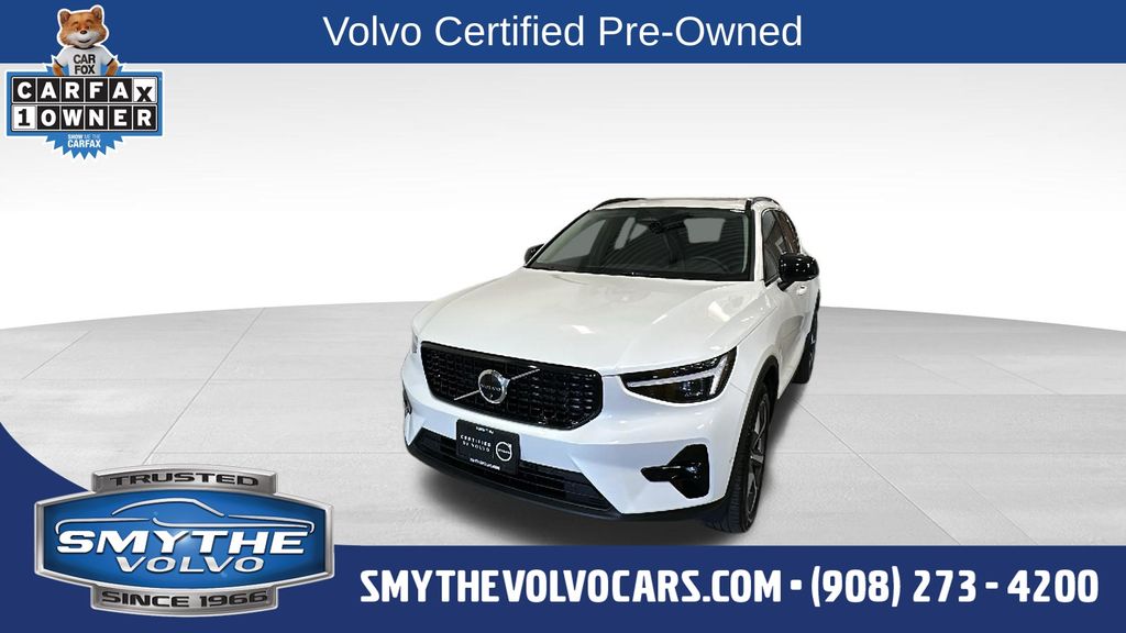2026 Volvo XC40 B5 Plus Dark AWD's photo