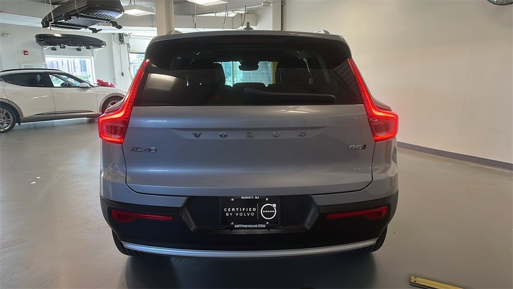 Certified 2025 Volvo XC40 B5 Core SUV