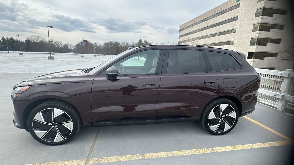 Used 2025 Volvo EX90 Ultra with VIN 7JDE23KL7SG001589 for sale in Summit, NJ