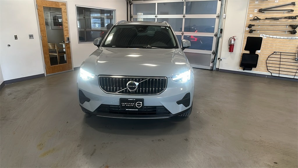 2025 Volvo XC40 Core's photo