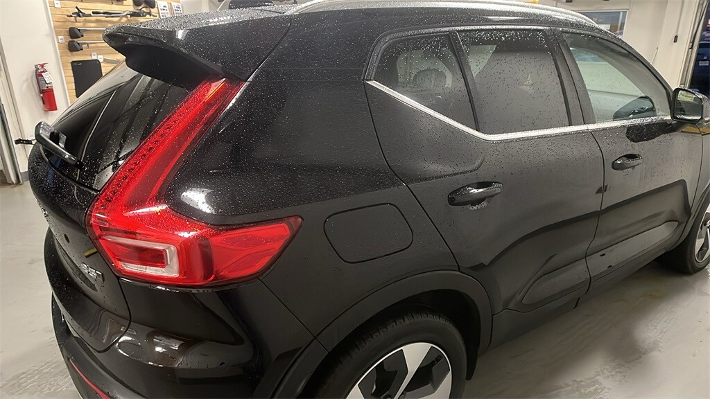 2025 Volvo XC40 Plus photo 4