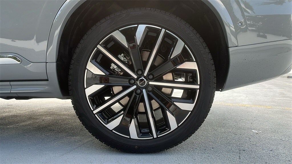 2026 Volvo XC90 Plus photo 3