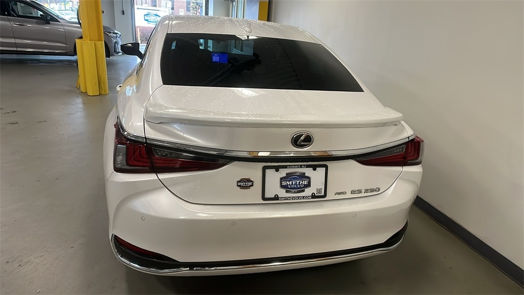 Used 2023 Lexus ES 250 Sedan