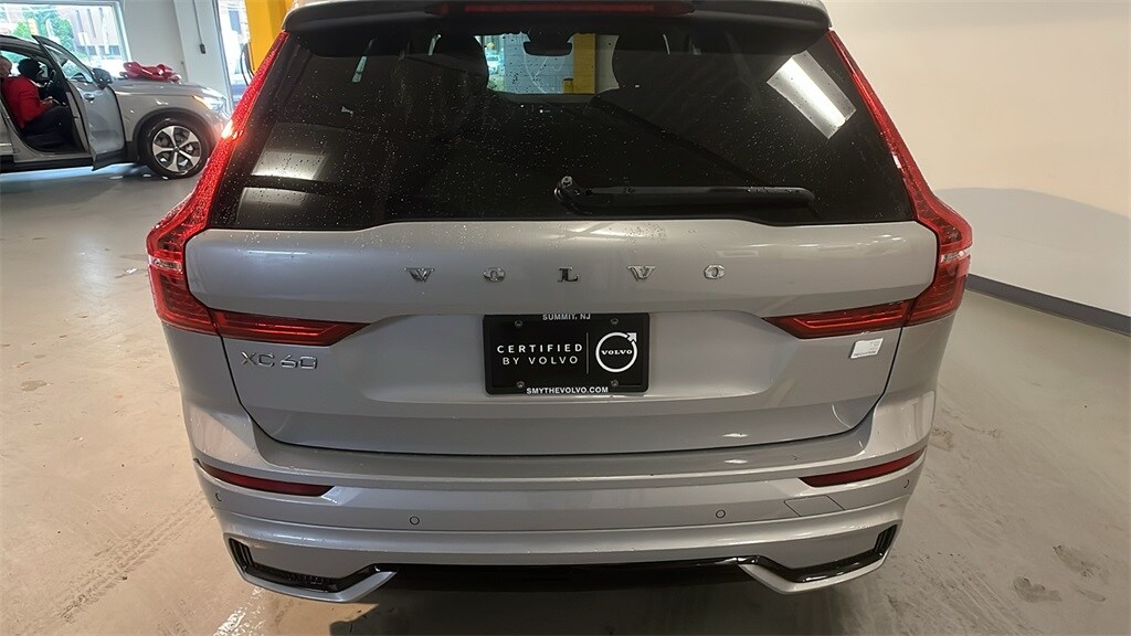 2023 Volvo XC60 Recharge Hybrid Ultimate photo 4