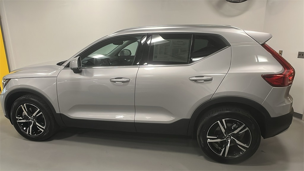 Certified 2025 Volvo XC40 B5 Core SUV