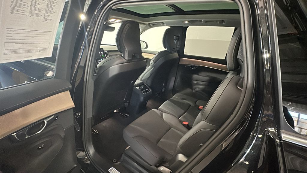 2026 Volvo XC90 Plus - Photo 11